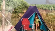 Rayna als Kind beim Zelten am schwarzen Meer