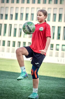 Nach monatelangem Rehatraining steht Yumnah Lohnherr gut ein Jahr nach ihrer Verletzung wieder auf dem Fu&szlig;ballplatz. N&auml;chstes Ziel: der U16 L&auml;nderpokal im n&auml;chsten Jahr.