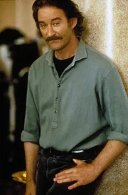 Kevin Kline als Luc Teyssier