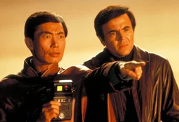 George Takei (Sulu), Walter Koenig (Pavel Chekov).