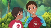 Josefine (l.) und ihre Mutter, Tier&auml;rztin Anna (r.), helfen gemeinsam den verletzten Tieren im Wald.