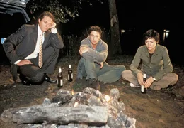 Beziehungsknatsch: Karin (Gesine Cukrowski, re.), Frank (Oliver Bootz, Mitte) und Robert (Roman Knizka, li.) wurden von ihren Freundinnen vor die T&uuml;r gesetzt.