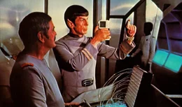Scotty (James Doohan, l.) und Spock (Leonard Nimoy, r.) m&uuml;ssen mal wieder einige technische Probleme l&ouml;sen ...