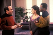 Szenenbild: Cmdr. Deanna Troi (Marina Sirtis) und Lt. Cmdr.Geordi LaForge (LeVar Burton).