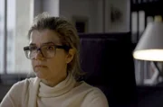 Anw&auml;ltin Kreber (Anke Engelke) bietet Bruno 50.000 Euro f&uuml;r die Behandlung eines leuk&auml;miekranken Kriminellen.