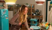 Carlas (Maria Fuchs) Gesundheit macht plötzlich nicht mehr mit. Carlas (Maria Fuchs) Gesundheit macht plötzlich nicht mehr mit.