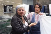 Mutter (Franziska Stömmer, links) und Tochter (Christine Neubauer). Mutter (Franziska Stömmer, links) und Tochter (Christine Neubauer).