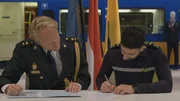 Baran (Sicherheit und Service) wird in sein Amt eingef&uuml;hrt und unterzeichnet seinen Vertrag.