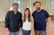 Heute laden Doc Esser (l), Ern&auml;hrungscoachin Dr. Jon Chim Bai-Habelski und Sportwissenschaftler Marwin Isenberg (r) zum Linedance.