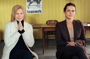 Die strebsame Fiona (Claudia Michelsen, re.) hat zuweilen etwas andere Ansichten als ihre Mutter Gitta (Maren Kroymann).