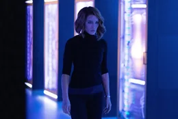 Per Drohne ist Avery (Kate Beckinsale) in ein Hochhaus eingedrungen, um an geheime Informationen zu gelangen.