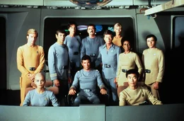 Drei Kreuzer der Flotte des Klingonischen Reiches werden von einer gigantischen kosmischen Wolke zerst&ouml;rt, die sich auf die Erde zubewegt. Angesichts dieser Bedrohung entschloss sich die United Federation of Planets, ihr leistungsst&auml;rkstes Schiff, die USS Enterprise, zu entsenden und Admiral James T. Kirk anzuvertrauen, dessen zahlreiche Missionen ihn daran gew&ouml;hnten, sich mit unbekannten r&auml;umlichen Ph&auml;nomenen auseinanderzusetzen. Die beiden alten Kollegen von Kirk, Mr. Spock und Dr. Leonard McCoy, sto&szlig;en bald zur Crew.