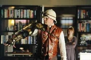 Von ihrem Vater (Nathan Fillion, l.) ist Alexis Castle (Molly C. Quinn, r.) einiges gewohnt, aber was hat er nun wieder vor?