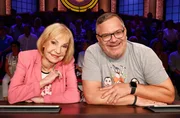 Rateteam-Kapit&auml;n Elton (r.) und die ehemalige 'Tagesschau'-Sprecherin Dagmar Berghoff (l.) bilden ein Rateteam.