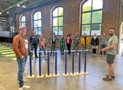 Der Moment der Wahrheit naht: wie fit sind die neun Teilnehmer und Teilnehmerinnen aus NRW? Doc Esser (l) und Sportwissenschaftler Marwin Isenberg (r) werten die individuellen Leistungen aus.