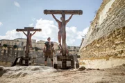 "Auferstanden", Der r&ouml;mische Tribun Clavius kommt im Jahr 33 n. Chr. nach Pal&auml;stina, um die herrschenden Aufst&auml;nde niederzuschlagen. Der Nazarener Jesus ist gekreuzigt und nach j&uuml;dischem Brauch bestattet worden. Nach der Prophezeiung soll der Messias nach drei Tagen wiederauferstehen. Tats&auml;chlich verschwindet der Leichnam aus der Grabh&ouml;hle. Von Pontius Pilatus beauftragt, soll Clavius mit der Hilfe seines ehrgeizigen Beraters Lucius den Vorfall kl&auml;ren. Clavius' Weltbild wird bei den Ermittlungen ersch&uuml;ttert.  SENDUNG: ORF eins - MI - 08.04.2020 - 22:20 UHR. - Veroeffentlichung fuer Pressezwecke honorarfrei ausschliesslich im Zusammenhang mit oben genannter Sendung oder Veranstaltung des ORF bei Urhebernennung.