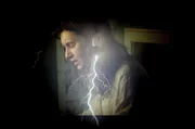 Leos Carax&lsquo; Collagefilm zeigt einen atemlosen Reigen aus privaten Videos und historischem Archivmaterial, seinen eigenen Werken und solchen, die ihn beeinflusst haben.