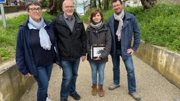 Am Eingang zur Schlucht von Grainval treffen Elena und Bernhard Schnabel Philippe Lefebvre und seine Schwester Agn&egrave;s Bourgoin. Sie sind Enkel des Franzosen, der 1945 den Kriegsgefangenen Josef Schnabel bei sich aufnahm.