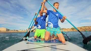 Adrian (links) und Jan (rechts) geben bei der Schatzsuche alles, um gegen das gegnerische Team zu gewinnen.