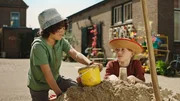 Wenn Sa&iuml;d und Anna nicht zum Strand gehen k&ouml;nnen, dann holen sie den Stand eben zu sich.