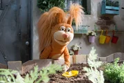 Ella (Anna Menzel) trickst die anderen aus. Sind legt im Beet falsche Pfotenspuren vom gro&szlig;en, wilden M&ouml;fflon.