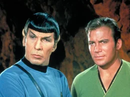 Commander Spock (Leonard Nimoy, l.) und Admiral James T. Kirk (William Shatner, r.) sehen sich mit einer ungew&ouml;hnlichen Gefahr konfrontiert.