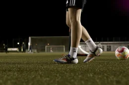 Sp&auml;testens seit der EM 2022 ist klar: Am Frauenfu&szlig;ball kommt die Welt nicht mehr vorbei. Es herrscht Aufbruchsstimmung beim weiblichen Fu&szlig;ballnachwuchs.