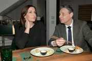 Katrin (Ulrike Frank) und Gerner (Wolfgang Bahro) glauben, dass John alles tun wird, um Laura zu retten.