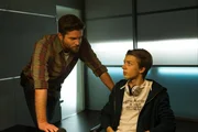 Auch wenn Jo Stoll (Peter Ketnath, l.) Sympathien f&uuml;r Nick Bauer (Nick Julius Schuck, r.) hegt, muss er Druck auf den jungen Sch&uuml;ler aus&uuml;ben, damit der endlich die Wahrheit sagt.