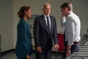 L-R: Victoria Platt als NCIS Special Agent Veronica &ldquo;Ronnie&rdquo; Tyler, Mark Harmon als NCIS Special Agent Leroy Jethro Gibbs, Brian Dietzen als Medical Examiner Dr. Jimmy Palmer.