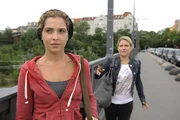 Nina (Maria Wedig, l.) will Annas (Jeanette Biedermann, r.) Hilfe nicht annehmen und ist entschlossen, alleine klar zu kommen. Doch dann macht sie eine b&ouml;se &Uuml;berraschung ...