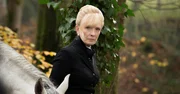 Ysabeau de Clermont (Lindsay Duncan)