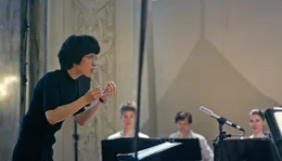 Hyunju Kwon m&ouml;chte hoch hinaus. Die junge Dirigentin verf&uuml;gt &uuml;ber eine magische Kraft, die jeden Chor, vor dem sie steht, sofort verzaubert.