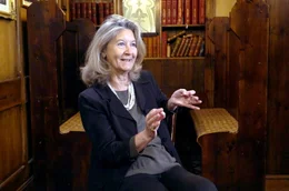 Catrine Clay ist die Biografin von Bert Trautmann. Ihr hat sich der zur&uuml;ckhaltende Star-Torwart ge&ouml;ffnet und von seinen schrecklichen Erinnerungen aus dem Zweiten Weltkrieg erz&auml;hlt.