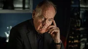 Martin Beck (Peter Haber) versucht, seine langj&auml;hrige Kollegin und Vertraute Alex in einer schwierigen Situation zu unterst&uuml;tzen.