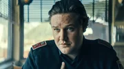 Polizist Lambert (Dominic Marcus Singer) bei einer Unterhaltung mit seiner Kollegin Wallner im Restaurant in deren Hotel. Polizist Lambert (Dominic Marcus Singer) bei einer Unterhaltung mit seiner Kollegin Wallner im Restaurant in deren Hotel.