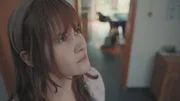 Eine Teenagerin kommt nach Hause. Sie ahnt, dass etwas passiert ist. Ihre Mutter ist nicht wie verabredet bei den Gro&szlig;eltern erschienen.
