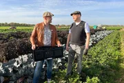 Zeit f&uuml;r eine Zwischenbilanz. Doc Esser (l) will von Teilnehmer Lambert wissen: Wie gut klappt&rsquo;s bisher mit Ern&auml;hrungsumstellung und Sportprogramm?