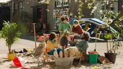 Die Strandtag-&Uuml;berraschung ist gelungen. Zonia und Sameer sind begeistert.