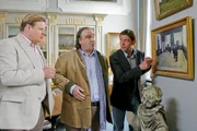 Plötzlich nimmt der Fall nicht nur für Lind (Tom Mikulla, r.) und Hartl (Michael A. Grimm, l.), sondern auch für Kunstexperten Dr. Brock (Oliver Nägele, m.) eine neue Wendung. Plötzlich nimmt der Fall nicht nur für Lind (Tom Mikulla, r.) und Hartl (Michael A. Grimm, l.), sondern auch für Kunstexperten Dr. Brock (Oliver Nägele, m.) eine neue Wendung.