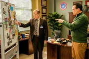 (v.li.): Jerry Lambert (Direktor Ablin), Diedrich Bader (Greg Otto).