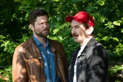 Der Trainer Bertram Fuchs (Till Wonka, r.) öffnet sich Jo Stoll (Peter Ketnath, l.) gegenüber und beichtet ihm von seiner gewalttätigen Vergangenheit. Der Trainer Bertram Fuchs (Till Wonka, r.) öffnet sich Jo Stoll (Peter Ketnath, l.) gegenüber und beichtet ihm von seiner gewalttätigen Vergangenheit.