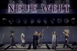 Alles ist im Wandel: Die Berliner U-Bahn diente Okarina Peter und Timo Dentler als Ansatzpunkt f&uuml;r das B&uuml;hnenbild der Musiktheateradaption von &bdquo;Berlin Alexanderplatz&ldquo;.