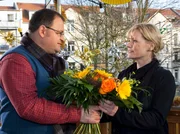 Hans-Peter Brenner (Michael Trischan) gratuliert Gaby Ludwig (Anne Kasprik) zum 10-j&auml;hrigen Bestehen ihres Obdachlosenhauses. Au&szlig;erdem macht er ihr den Vorschlag, sich medizinisch um die Leute im "Haus Lichtblick" zu k&uuml;mmern. Gaby ist begeistert, wei&szlig; aber auch, dass es schwierig sein wird, engagierte Mediziner daf&uuml;r zu gewinnen. Doch Brenner ist, wie immer, guter Dinge.