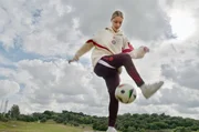 Fu&szlig;ball-Talent: Alara Şehitler im Wintertrainingslager der Bayern Frauen in Sevilla. Der Tag ist straff getaktet. Gekickt wird selbst in der trainingsfreien Zeit.