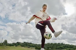 Fu&szlig;ball-Talent: Alara Şehitler im Wintertrainingslager der Bayern Frauen in Sevilla. Der Tag ist straff getaktet. Gekickt wird selbst in der trainingsfreien Zeit.