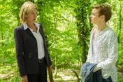 Am Tatort konfrontiert Martina Seiffert (Astrid M. F&uuml;nderich, l.) Franka Turner (Greta Galisch de Palma, r.) mit dem Tatablauf. Frau Turner hatte das Opfer noch kurz vor dem Mord getroffen.