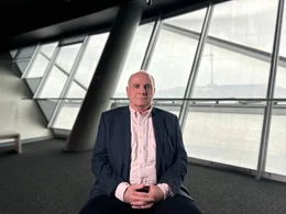 Uli Hoene&szlig; bei den Dreharbeiten zur Doku "Heimspiel - die erste Fu&szlig;ball-WM in Deutschland".