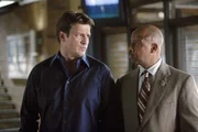 Der aktuelle Fall zieht immer weitere Kreise: Captain Roy Montgomery (Ruben Santiago-Hudson, r.) und Richard Castle (Nathan Fillion, l.) Der aktuelle Fall zieht immer weitere Kreise: Captain Roy Montgomery (Ruben Santiago-Hudson, r.) und Richard Castle (Nathan Fillion, l.)