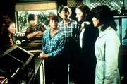 W&auml;hrend Ike im Krankenhaus seinen Herzinfarkt auskuriert, f&uuml;hren die Waltons-Kinder, (v.l.n.r.) Elizabeth (Kami Cotler), Jim Bob (David W. Harper), Ben (Eric Scott), Jason (Jon Walmsley), Erin (Mary Beth McDonough) und Mary Ellen (Judy Norton-Taylor), seinen Gemischtwarenladen.